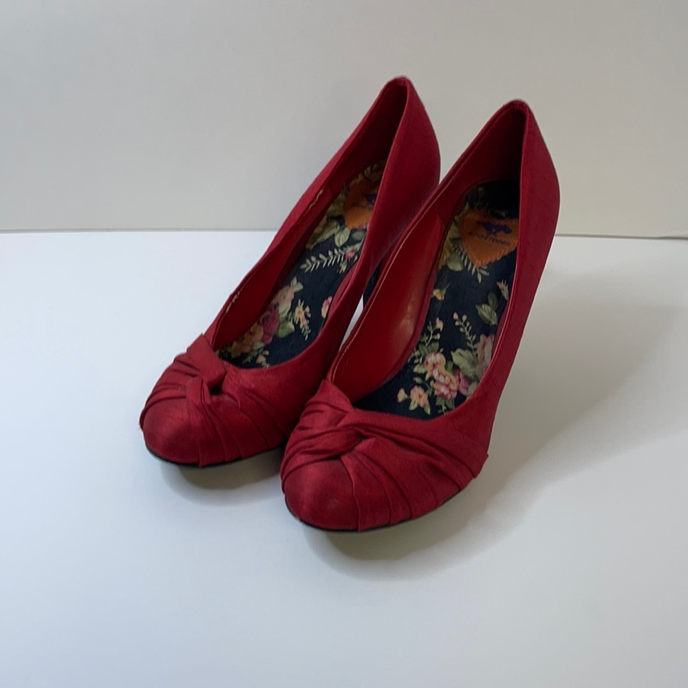 Red high heels pumps